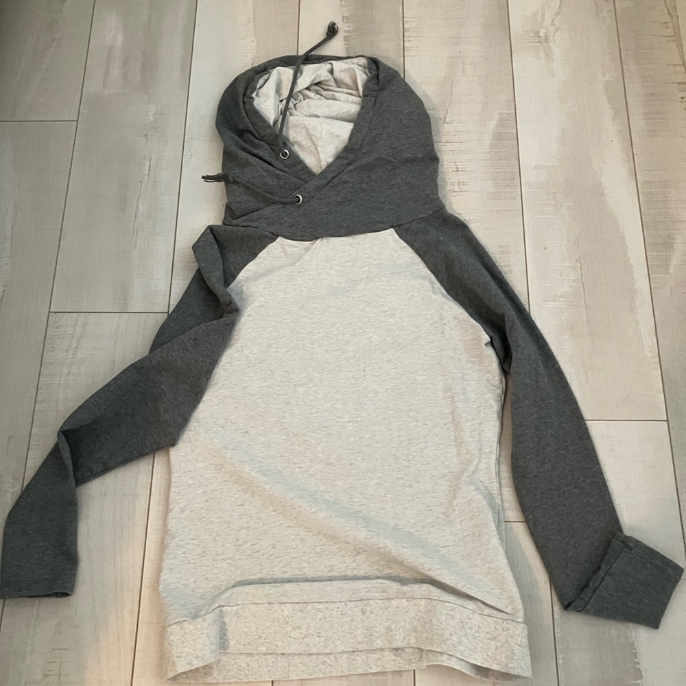 KIAVA Two-Tone Gray Cowl Neck Sweater